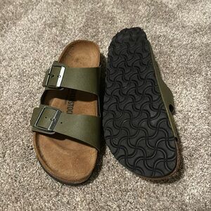Birkenstock women’s (40 narrow) sandal, olive green, very good condition!